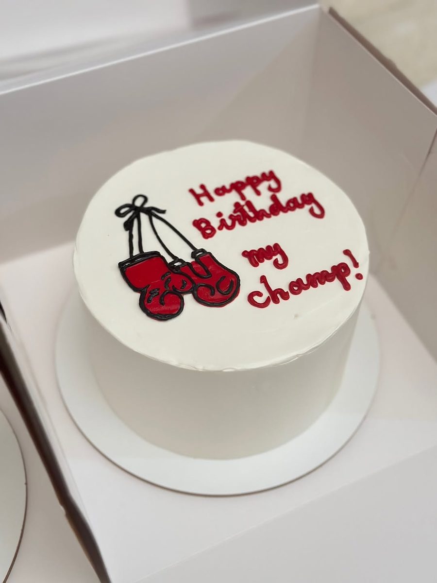 Vintage Birthday cake + (gift package ) 6/8 servings — Mimi Cake